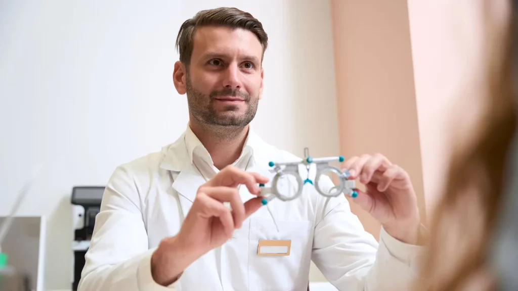 Krótkowzroczność a starczowzroczność – czym się różnią i jak je leczyć? &bull; Krótkowzroczność a starczowzroczność – czym się różnią i jak je leczyć? &bull; Voigt Centrum Okulistyczne